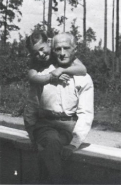 Julian Tuwim z córką w Aninie, 1949 r.